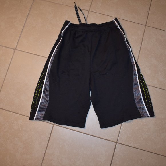 Reebok - Picture 2 of 4